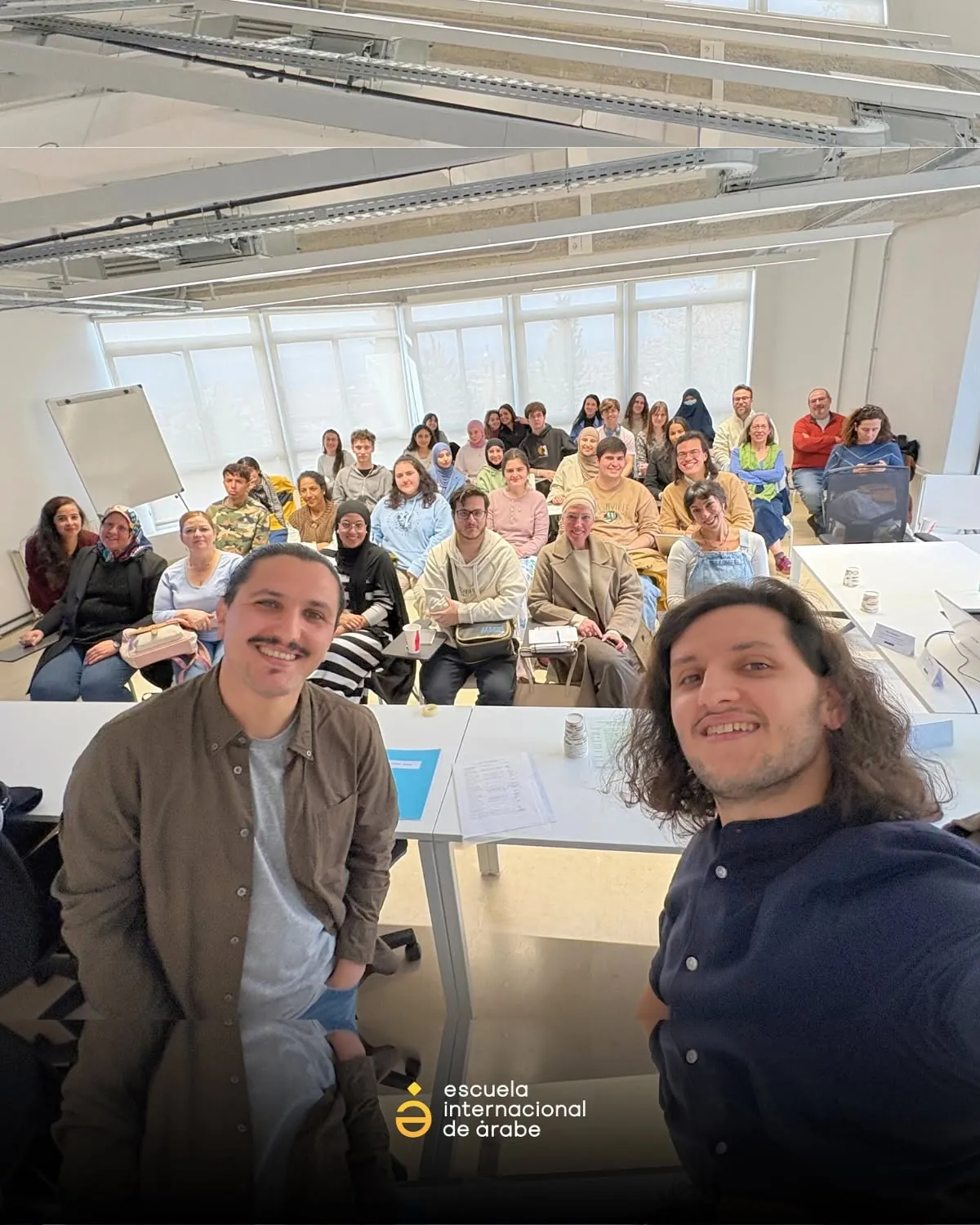 El equipo de la Escuela Internacional de Árabe impartiendo una charla en las Jornadas de Orientación Laboral de la Universidad de Granada, junto a los asistentes