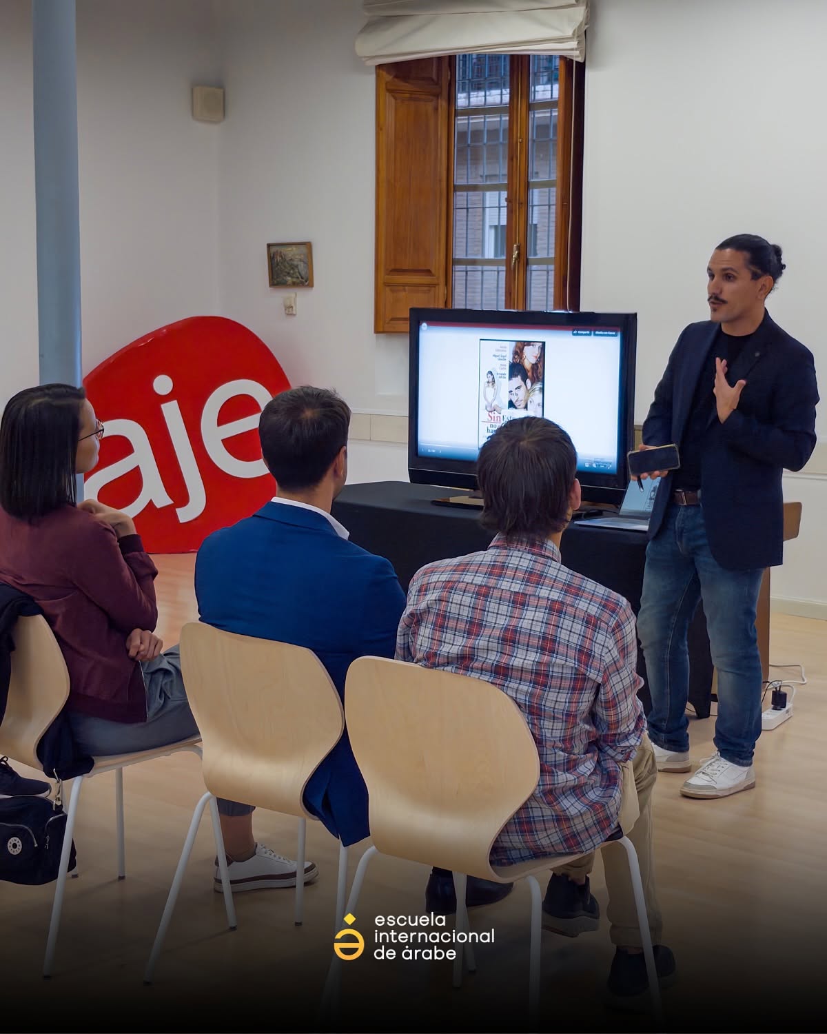 eiarabe.com en un evento de AJE, Asociación de Jóvenes Empresarios