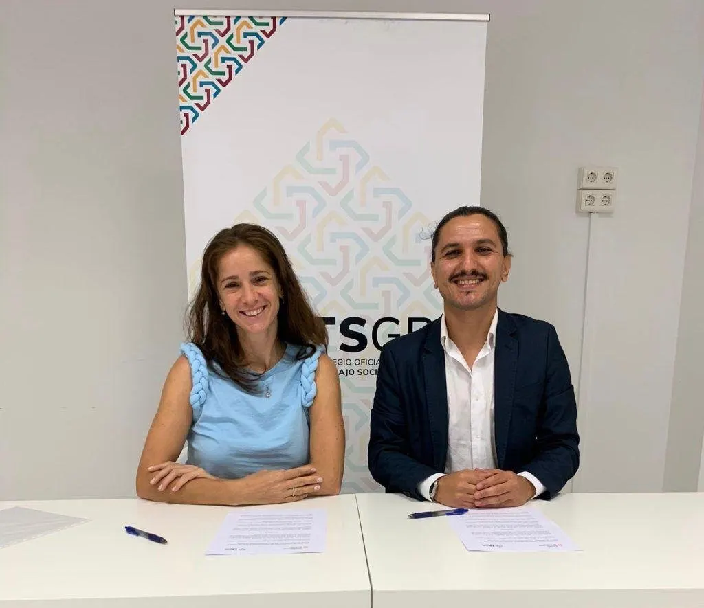 Firma del convenio entre la Escuela Internacional de Árabe y el Colegio Oficial de Trabajo Social Granada