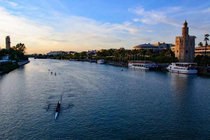 Río Guadalquivir y la Torre del Oro (Sevilla)