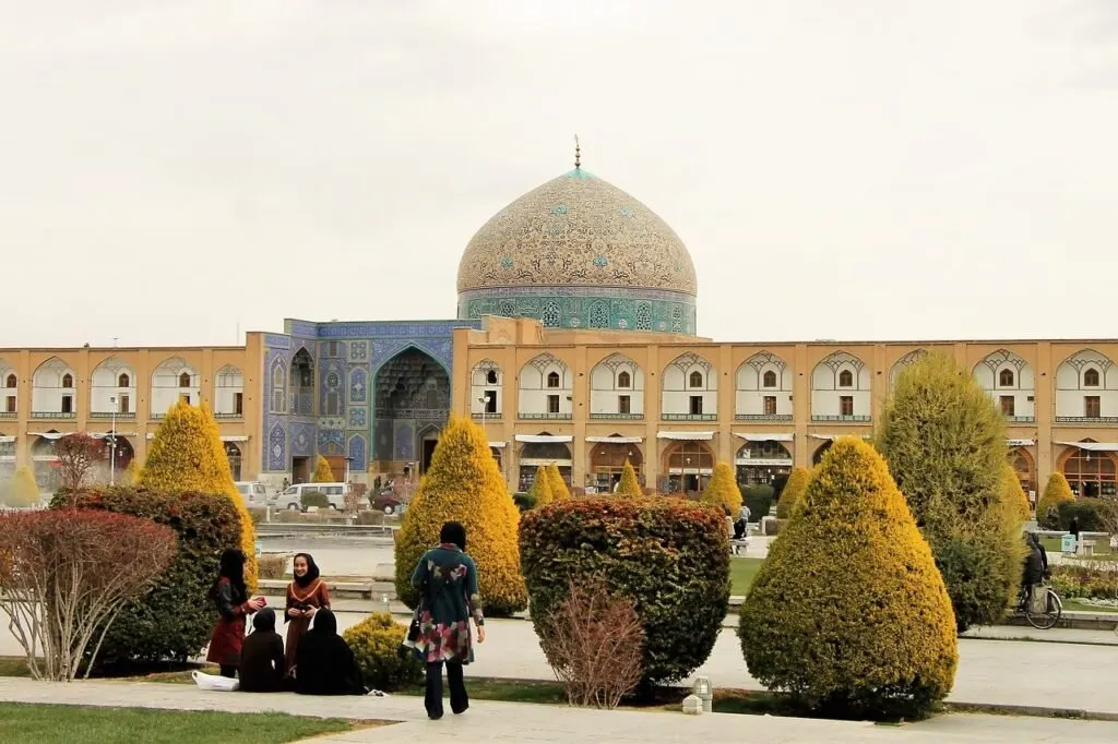 Iran no es un pais arabe donde esta Iran que idioma se habla en Iran