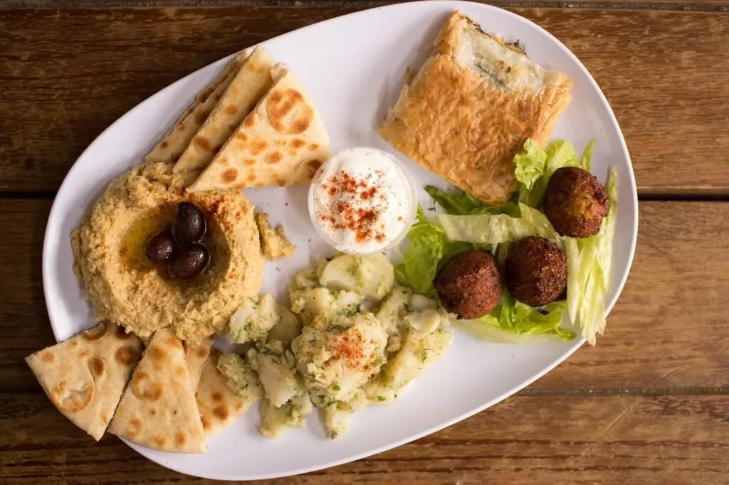 Hummus falafel comida tradicional arabe